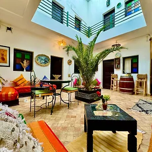 https://riad-iklil-77.marrakeshhotelsmorocco.com
